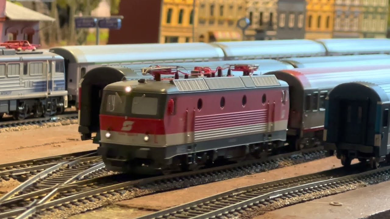 Modellbahn H0 ( Europäische Reisezüge)Frohe Ostertage wünsche ich euch🐣 🐰🥚.