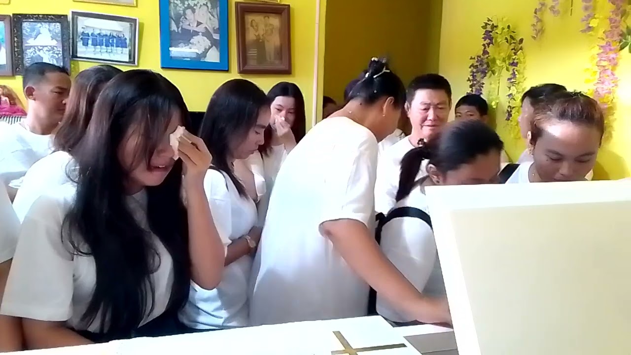 Perpisahan sebelum jenajah dibawa ke TPU sambau,naungsah Batam, Keluarga besar Nenek Salamah.