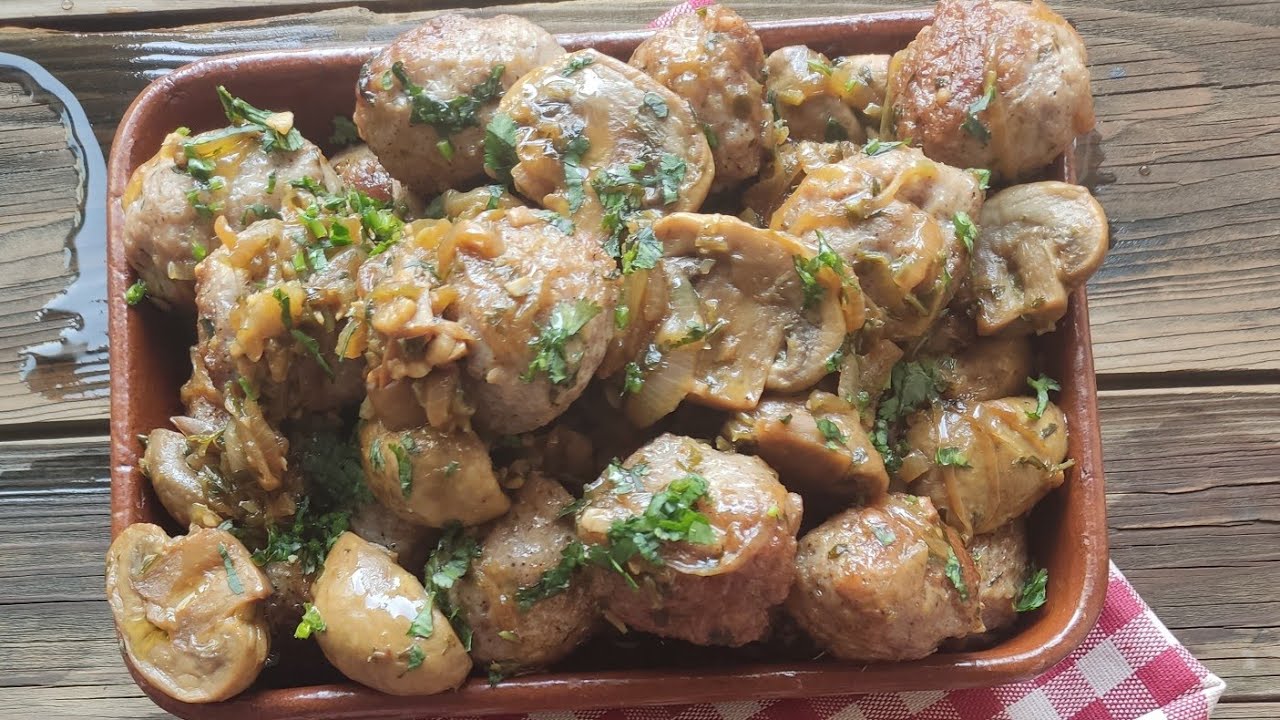 Butifarra esparracada con cebolla caramelizada y champiñones