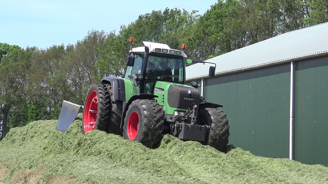 GRAS KUILEN MET EEN FENDT 916 BERGMANN  FENDT 930 HOLARAS