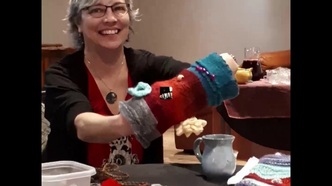 THE TWIDDLE MUFF CRAZE