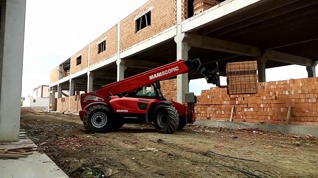 Manitou ile tuğla yükleme.
