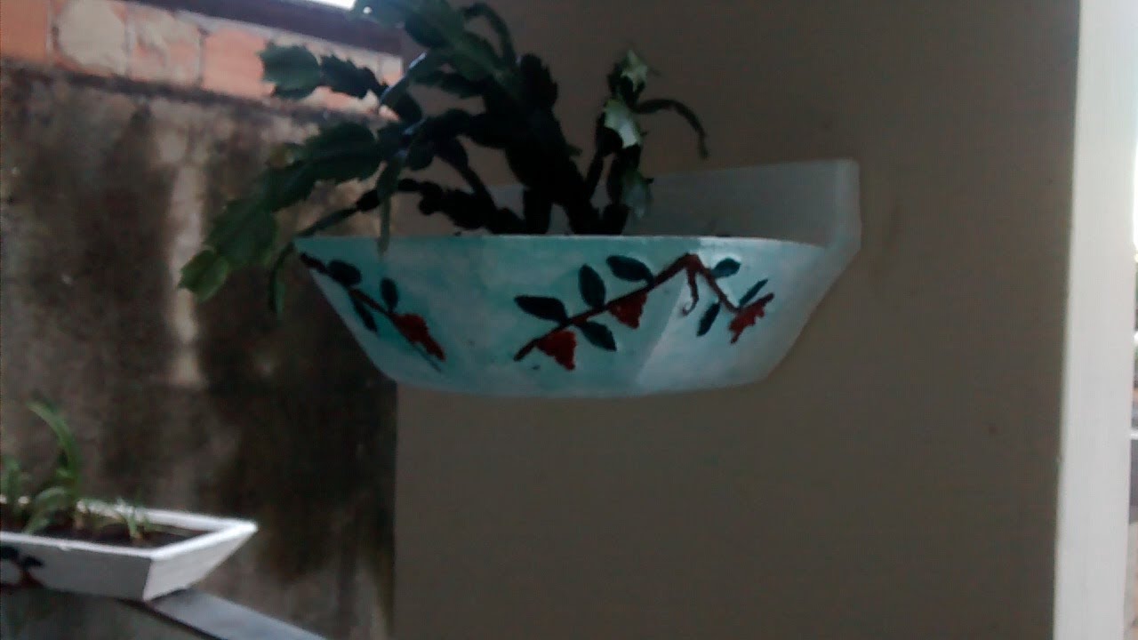 🍶 COMO FAZER VASO DE PAREDE? FA&Ccedil;A VOC&Ecirc; SEU VASO DE PENDURAR EM PAREDE / HORTA VERTICAL.