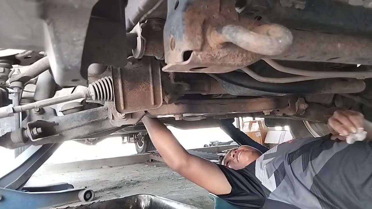 ถ่ายน้ำมันเครื่อง โตโยต้า รีโว้ Toyota Revo 