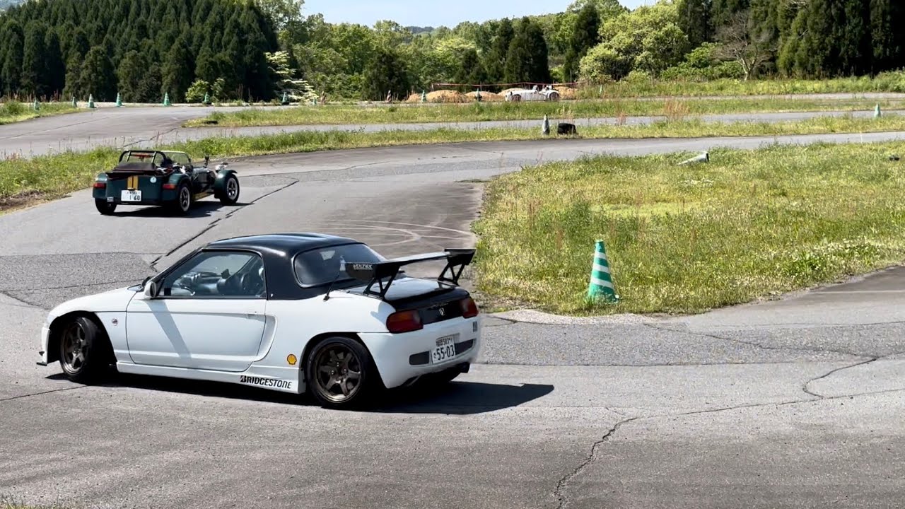 サーキットでスピンしたり突っ込んだしする動画#ホンダビート #スーパーセブン #caterhamseven