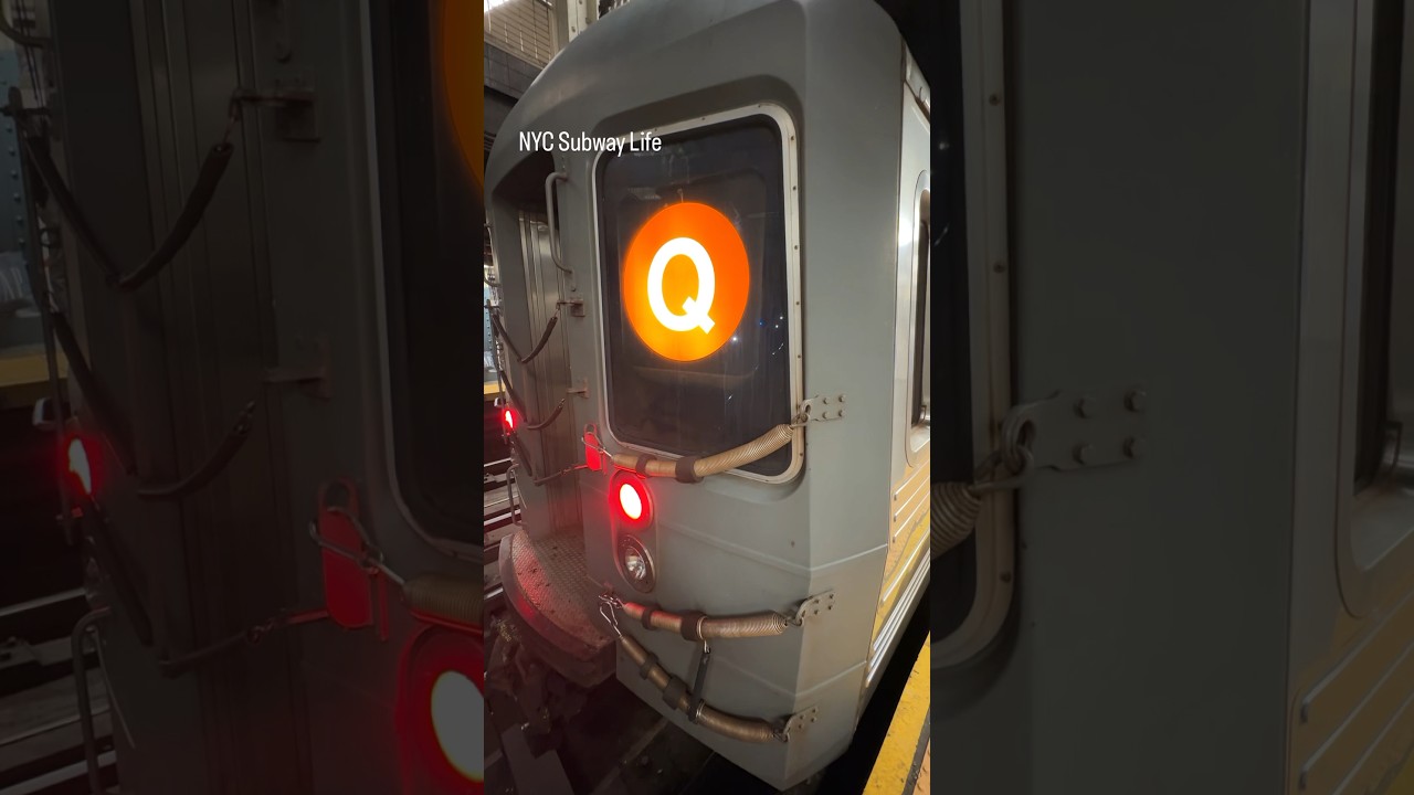 The Legendary Orange Q Train! #NYCSubway #NYC #MTA #NewYorkCitySubway #LIRR
