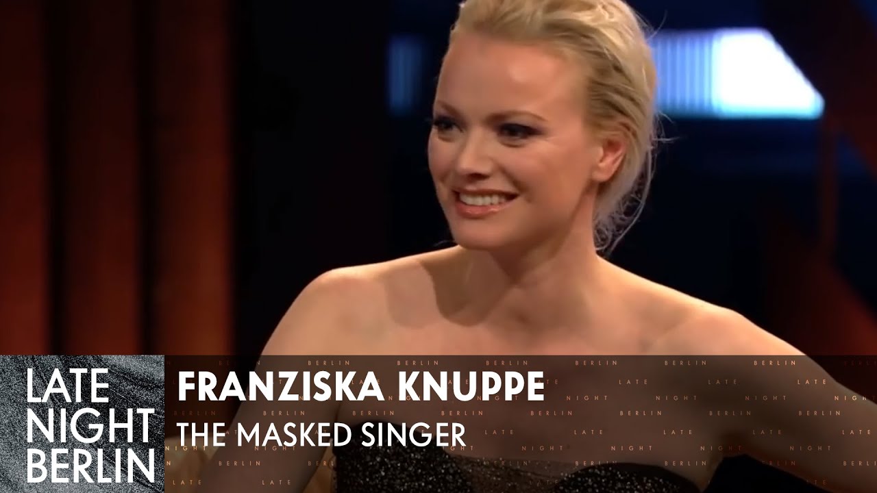 Franziska Knuppe & Klaas spekulieren &uuml;ber Masked Singer Cham&auml;leon | Late Night Berlin | ProSieben