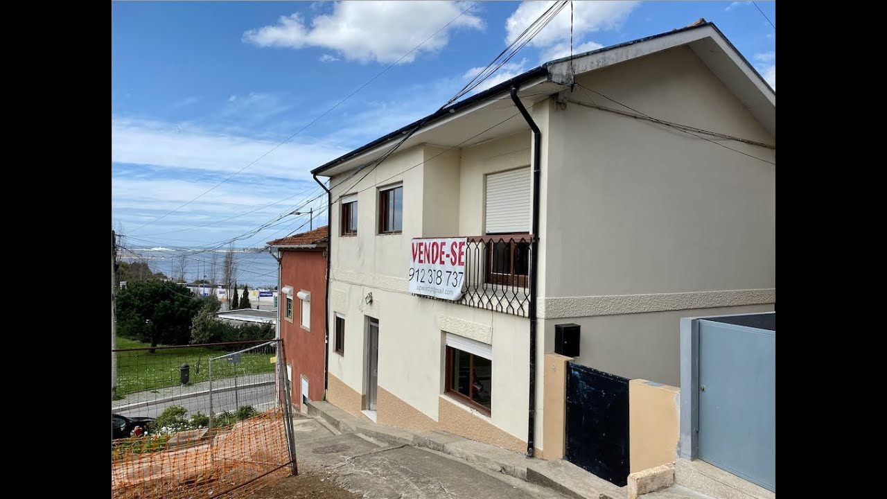 Moradia p/ venda V5 dividida em 3 apartamentos. Vista foz do Douro e Porto, junto Douro Marina 1piso