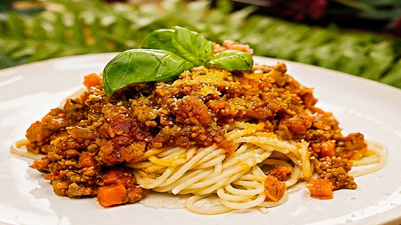 Spaghetti Bolognese Recipe | Authentic Italian Meat Sauce