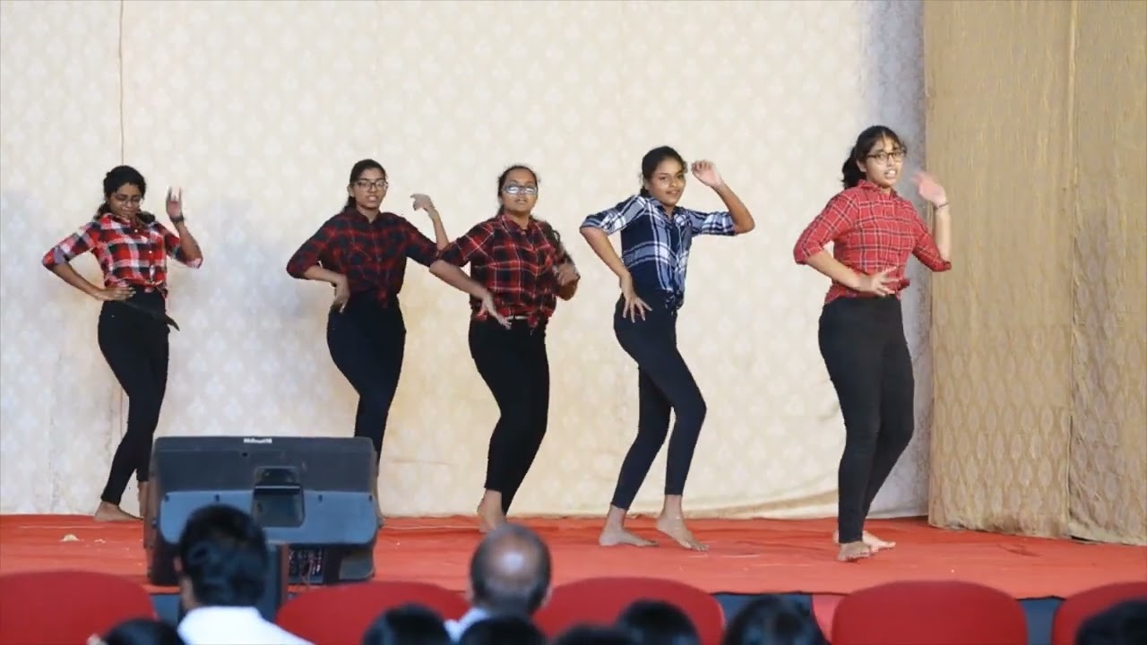 Onam at Chavara Public School Pala.. Dance Performance by Amaljyothi Girls