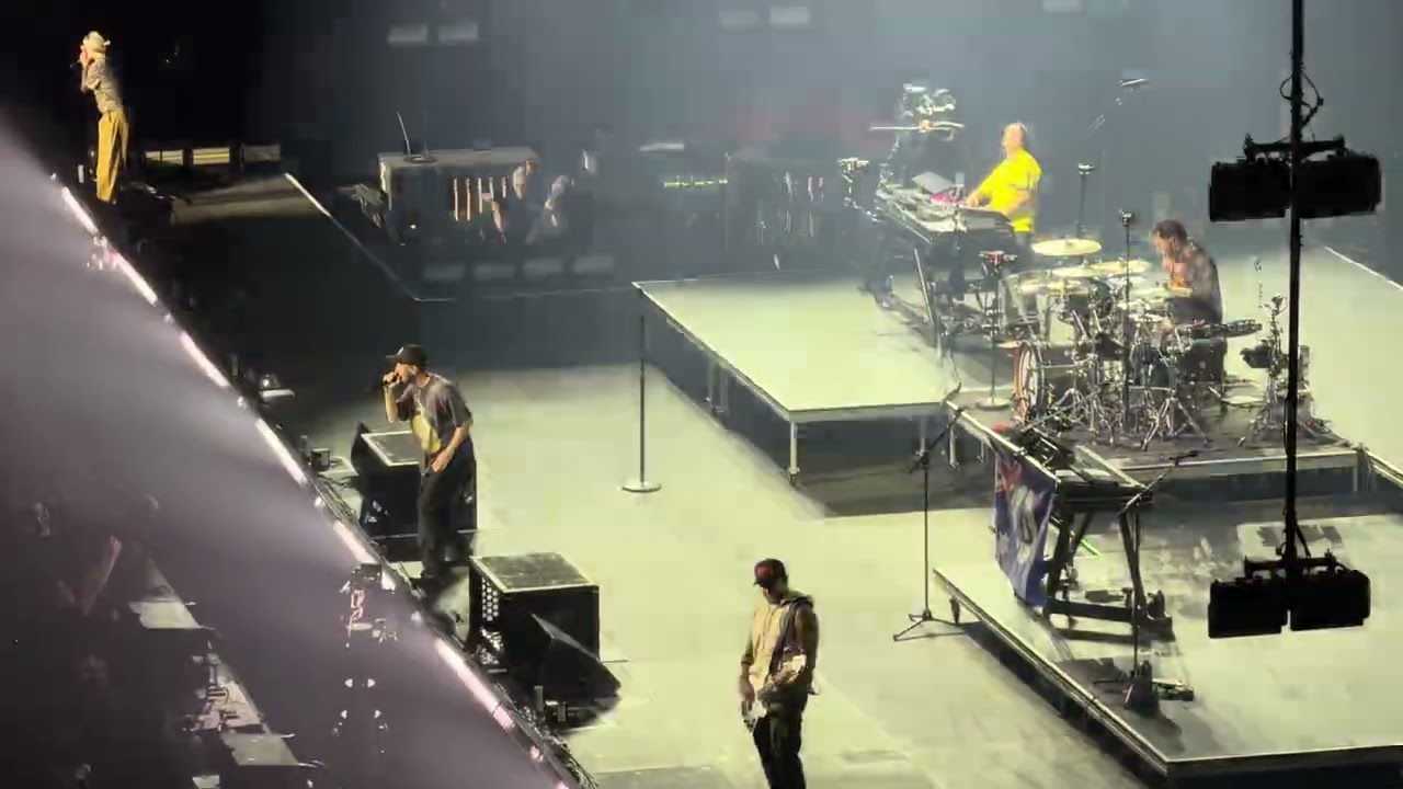 Linkin Park - Papercut. Live in Sydney 15 March 2026