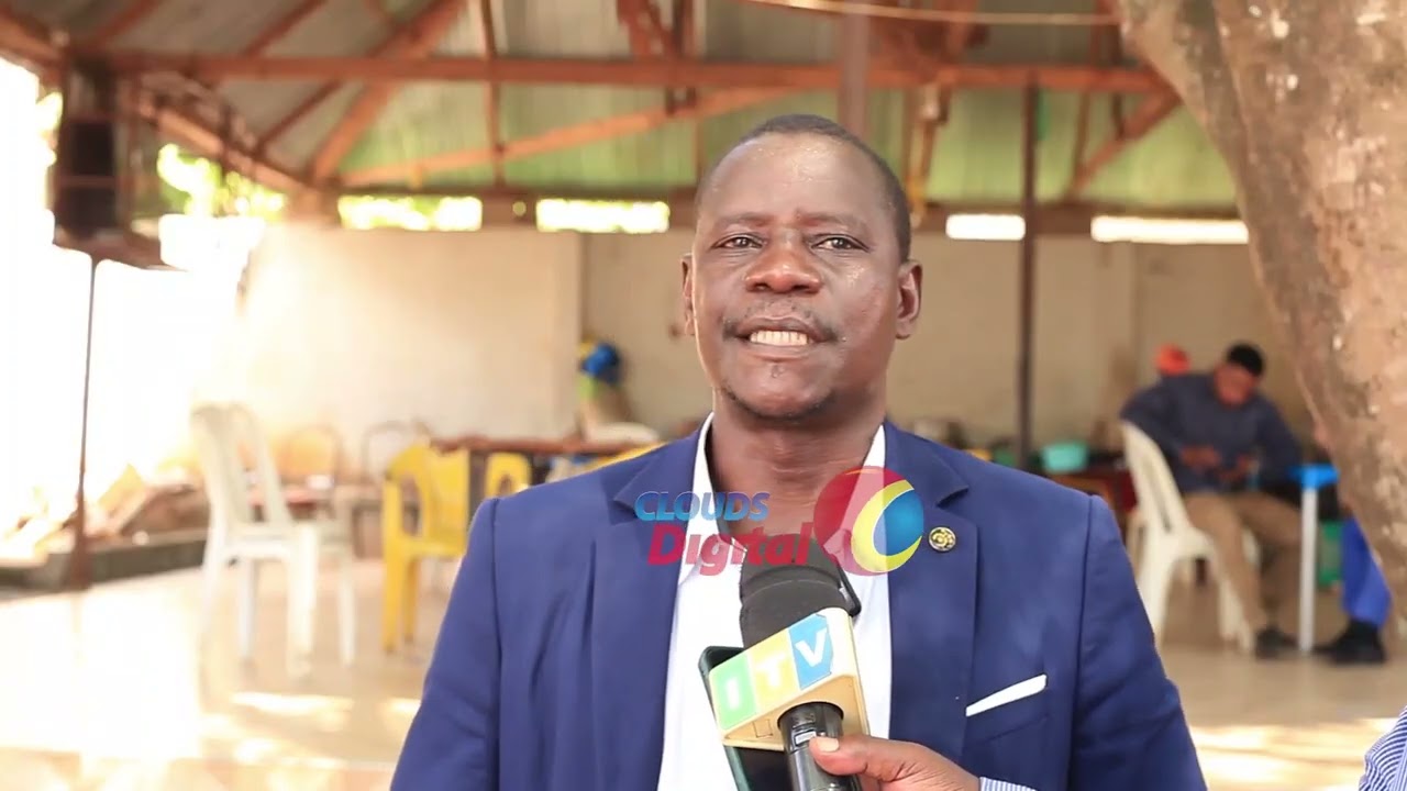 MADIWANI MUHEZA WAKERWA NA  KASI NDOGO YA UJENZI WA JENGO LA HALMASHAURI .