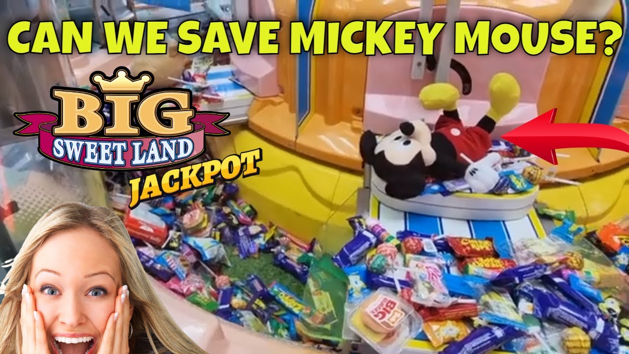 OMG SOMEONE'S HAND IS IN THERE!!!! Candy Pusher Another Win At The Arcade! Candy Pusher Jackpot