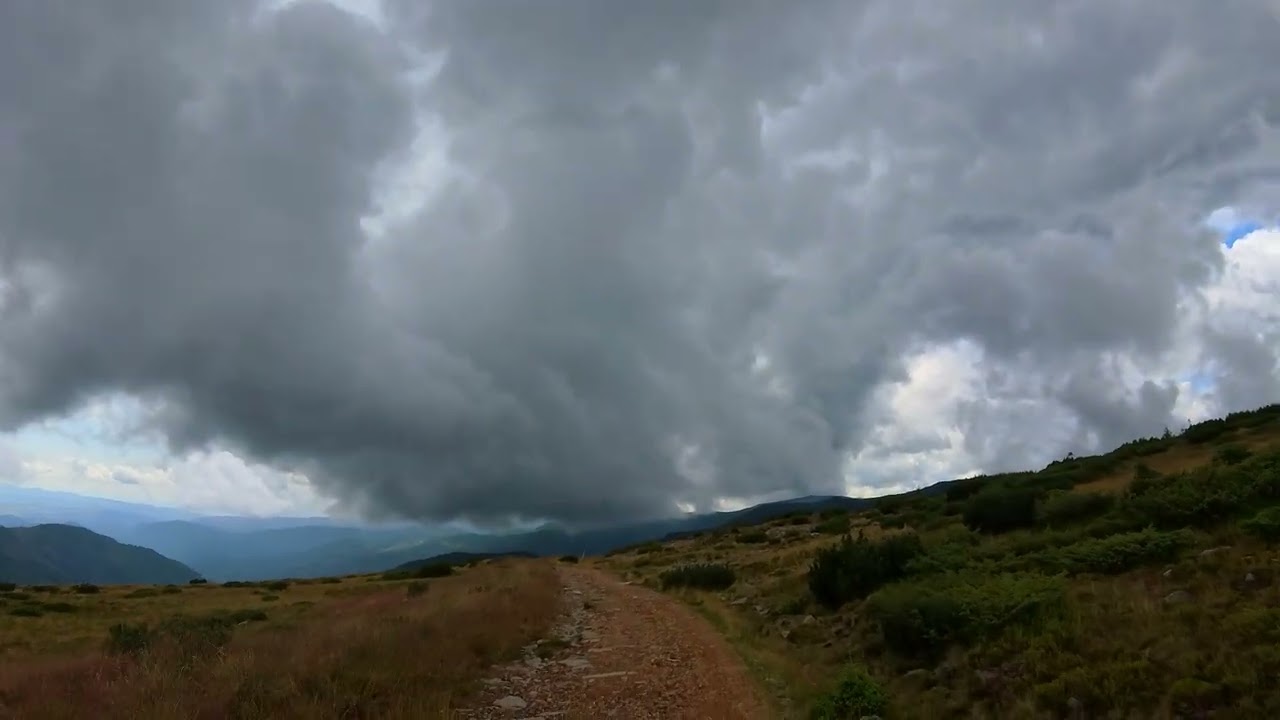 Pe coborare de la Retitis-Statia meteo catre fosta Cariera de sulf Calimani,partea III