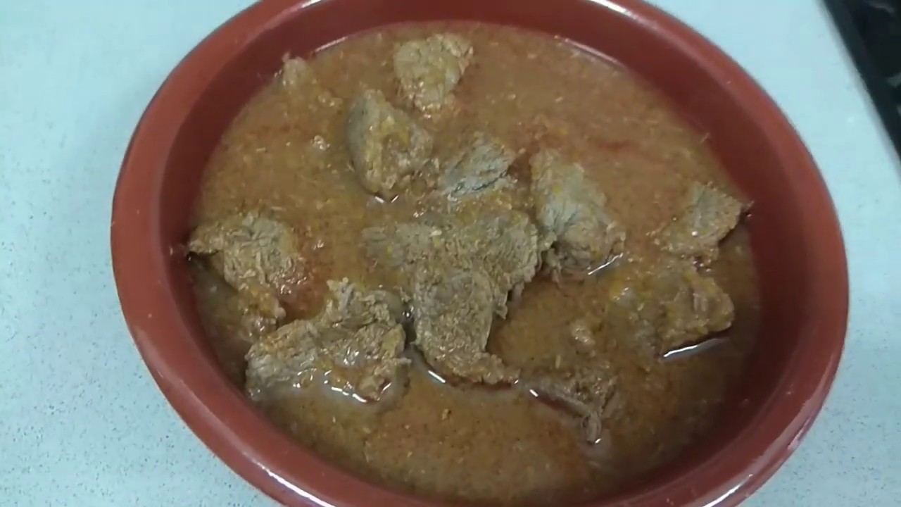 Carne guisada con Mambo!! Iris Cocinando con Mambo!!