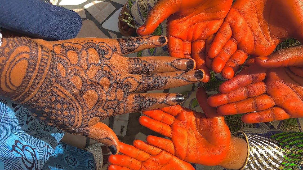 How to do the natural henna in Nigeria | organic henna design | dark stain mehndi @humeeayisha3199
