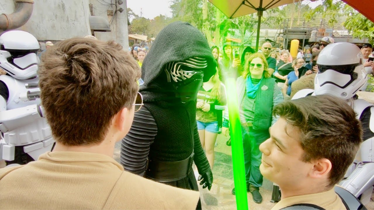 Scary KYLO REN Jedi Force with Disney Guests pretending to be Luke Skywalker and Han Solo