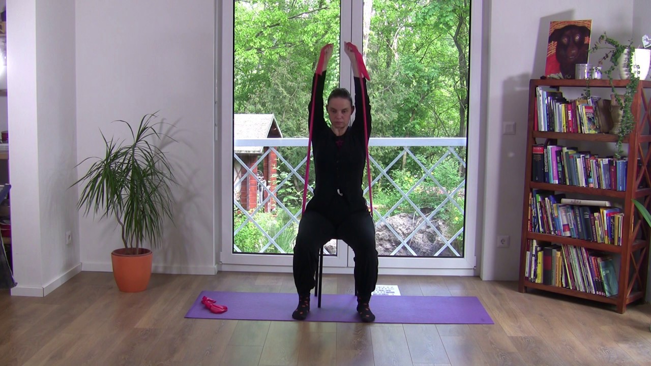 Hockergymnastik mit Theraband - Gymnastik für Schulter, Hüfte und Knie