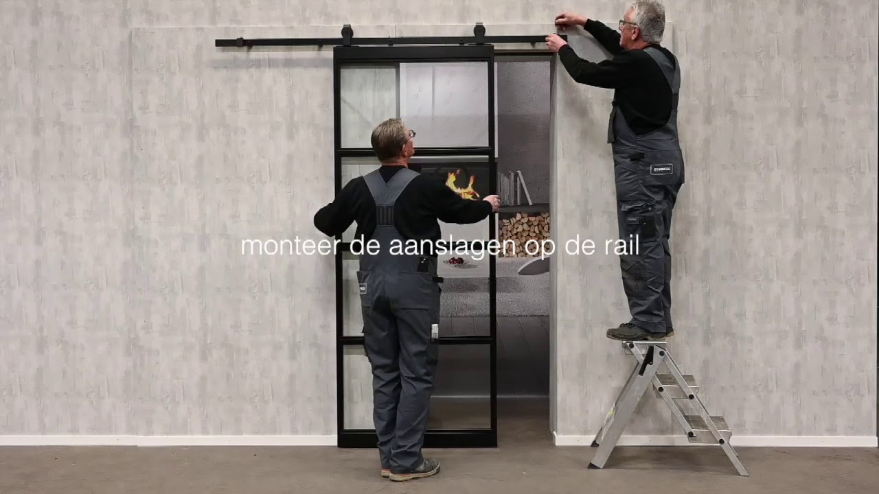 Montage impressie van de stalen schuifdeur