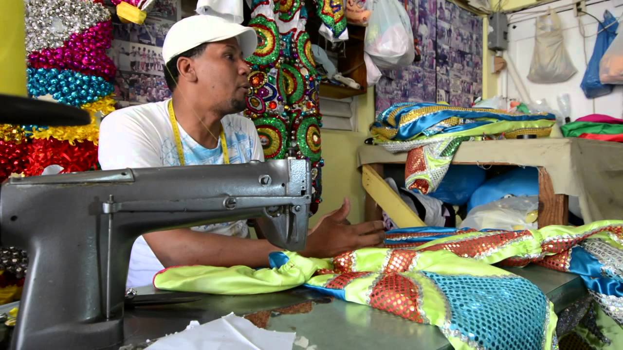 Centro León. Ángel Jiménez artesano trajes carnaval