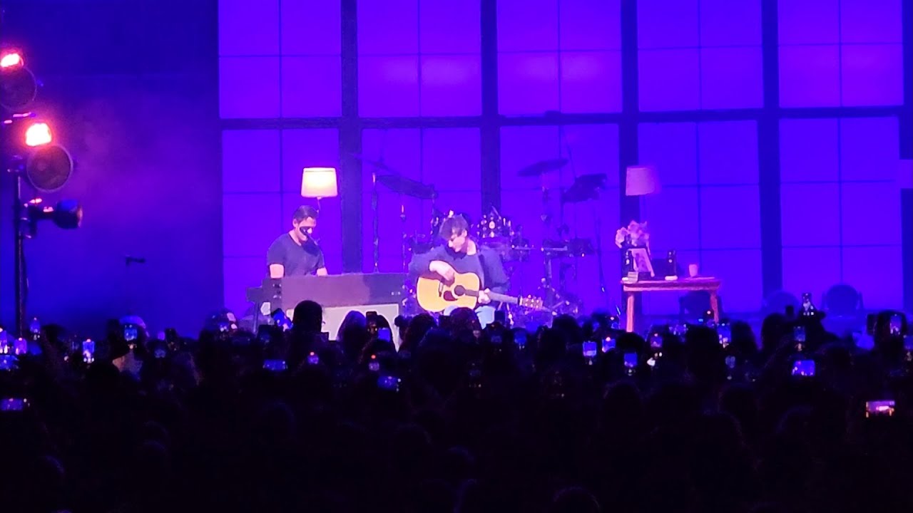 Alec Benjamin - Paper Crown (acoustic - ft Sacha Skarbek) - live Royal Albert Hall, London 16 Mar 25