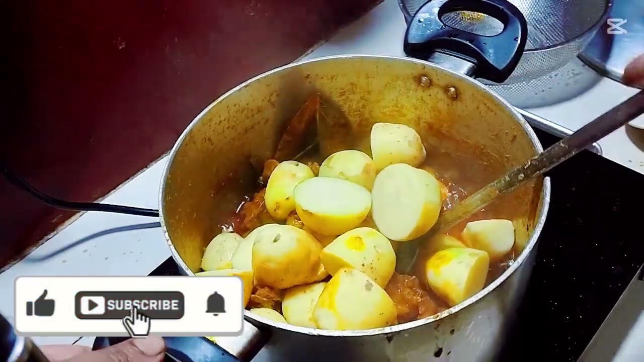 গরুর গোশ নতুন আলু দিয়ে পাতলা ঝোল 