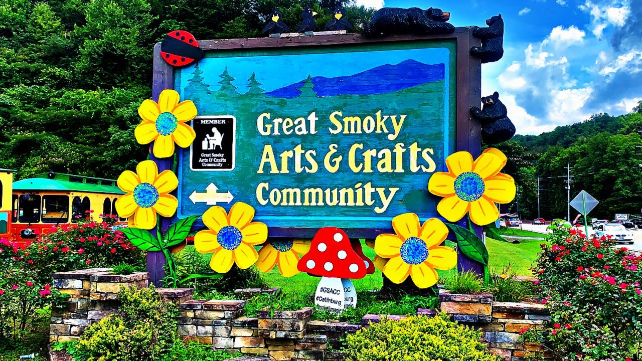 ARTS & CRAFTS LOOP TOUR Every Shop (We Think) In Around 30 Minutes, Gatlinburg Tennessee