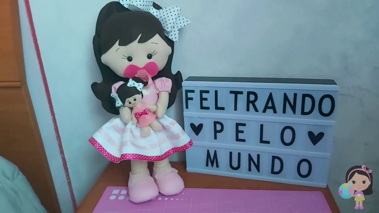 Boneca em feltro e sua bonequinha: passo a passo com molde gratis.