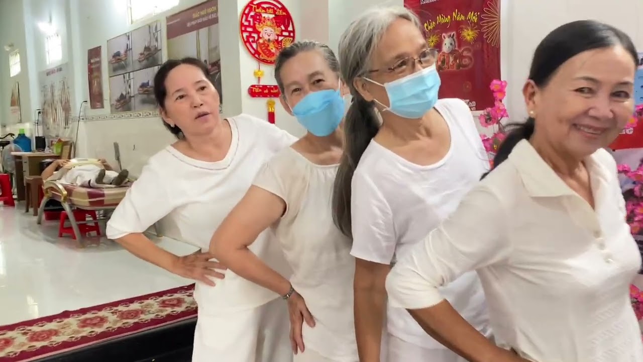 Bịt mắt bóp….bong bóng 🤣🤣🤣🤣tưởng đâu đi quýnh ghen không 🤣🤣🤣🤣🤣