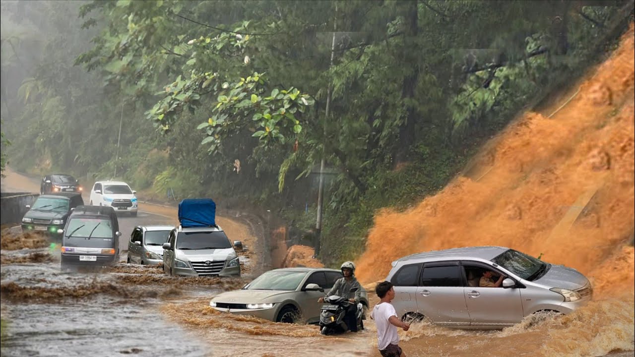 CUACA MEMBURUK JALAN BANJIR !!! Hal Paling Di Takutkan Sopir Terjadi, PKJR Langsung Teriak Histeris