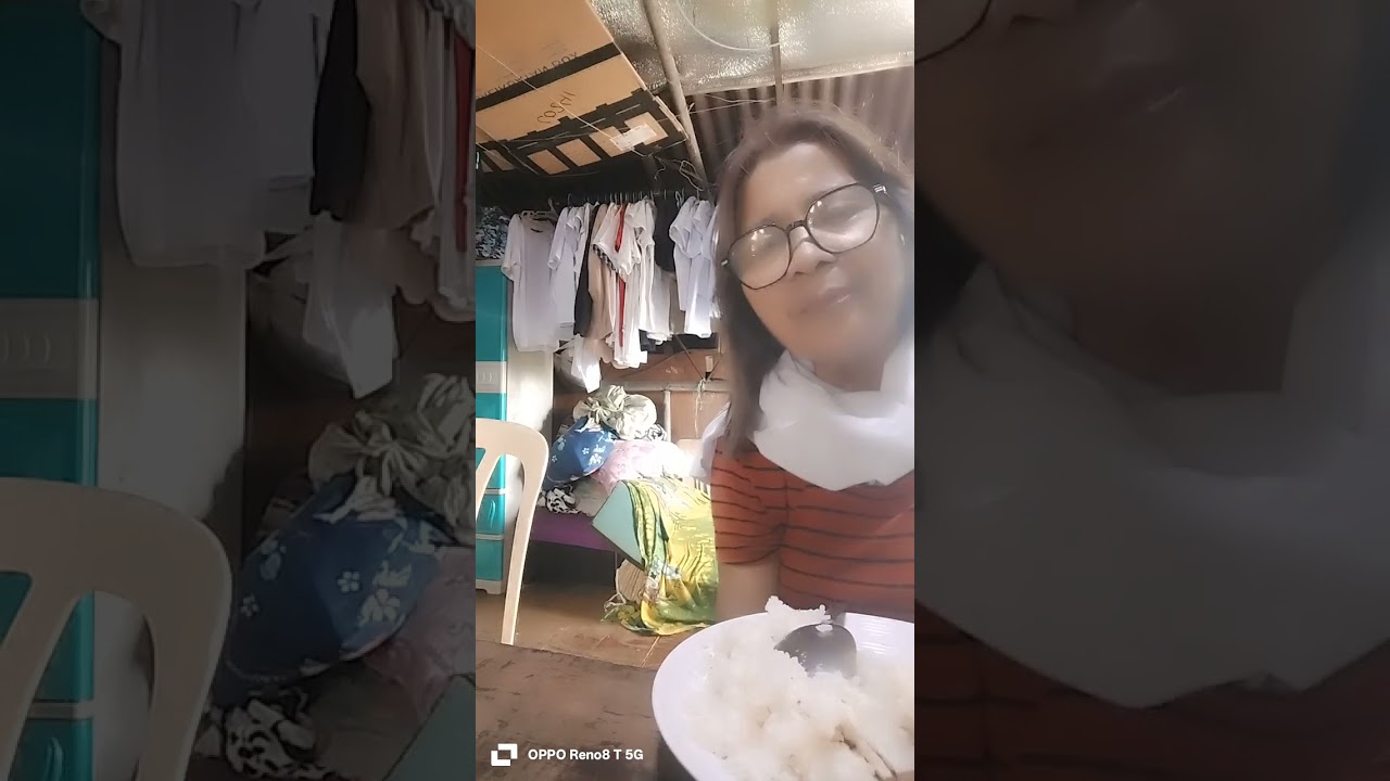 Kain tayo ang ulam natin maliliit na fish at cape.