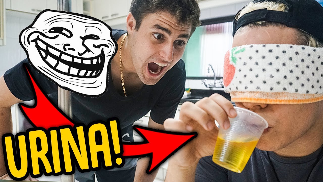 TROLLEI MEU AMIGO COM MEU XIXI!! (ELE BEBEU)  [ REZENDE EVIL ]