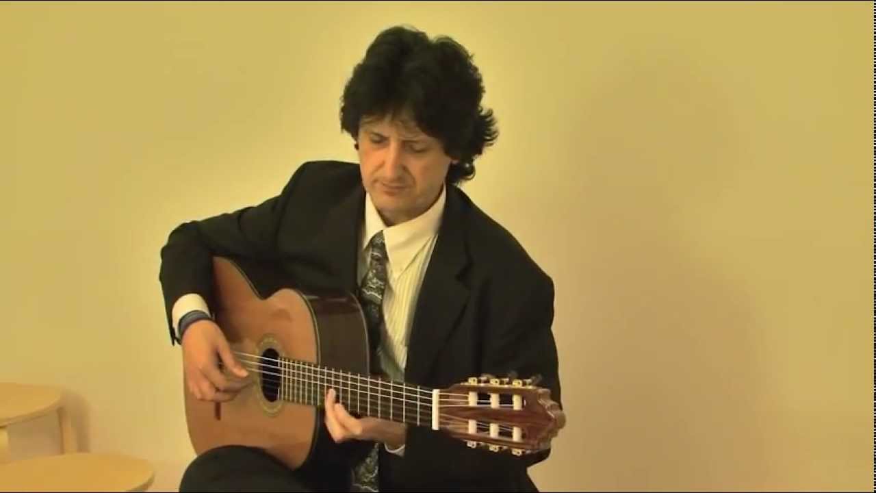 Cañizares probando la nueva serie de guitarra NEW CONCEPT Pasión Flamenco de Vicente Carrillo