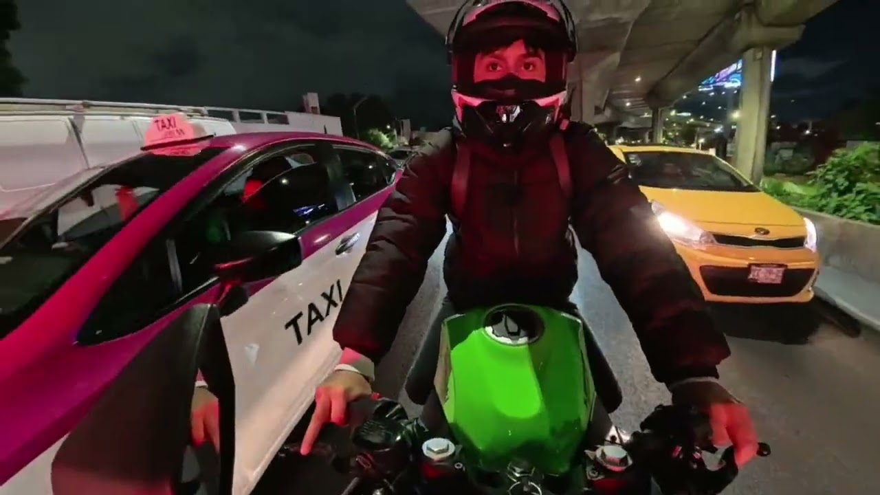 CONDUCTORES DE MOTOS... DESESPERADOS #malosconductores #ninja #noche #periferico 