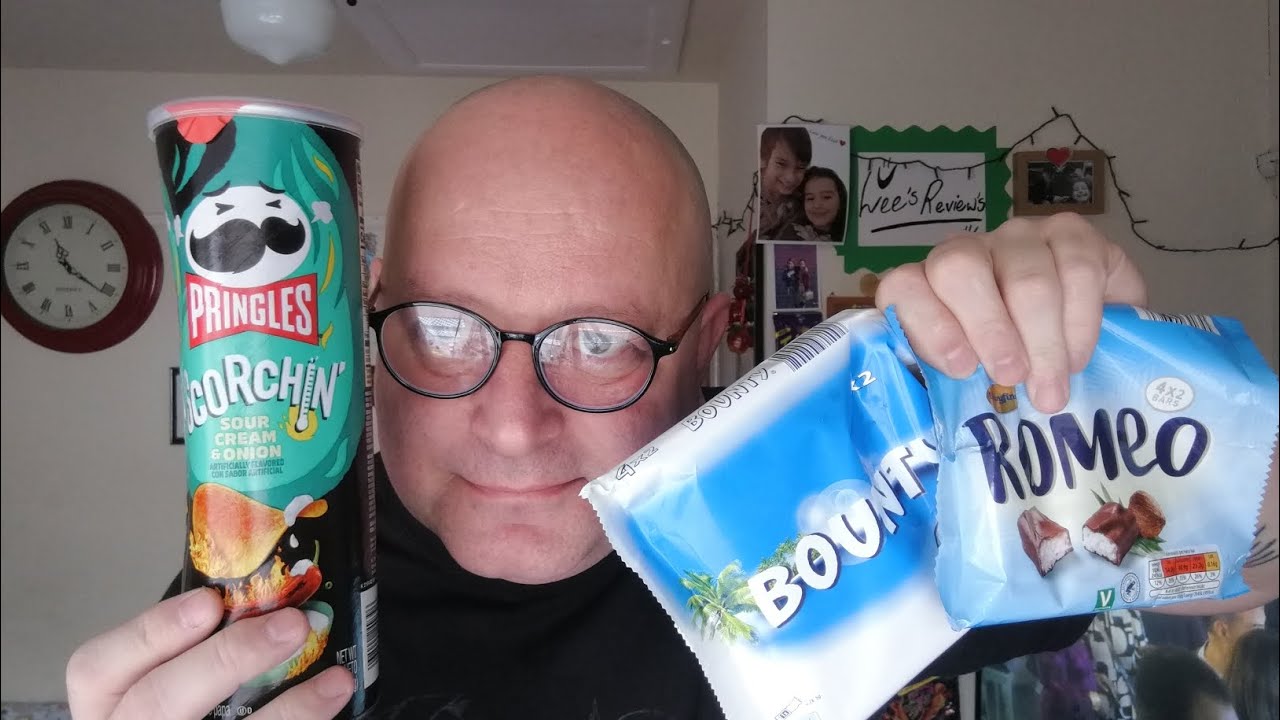 Pringles Scorchin Sour Cream & Onion & Aldi .. Romeo verses Bounty Chocolate  Bar 🍫😁 🤩😎
