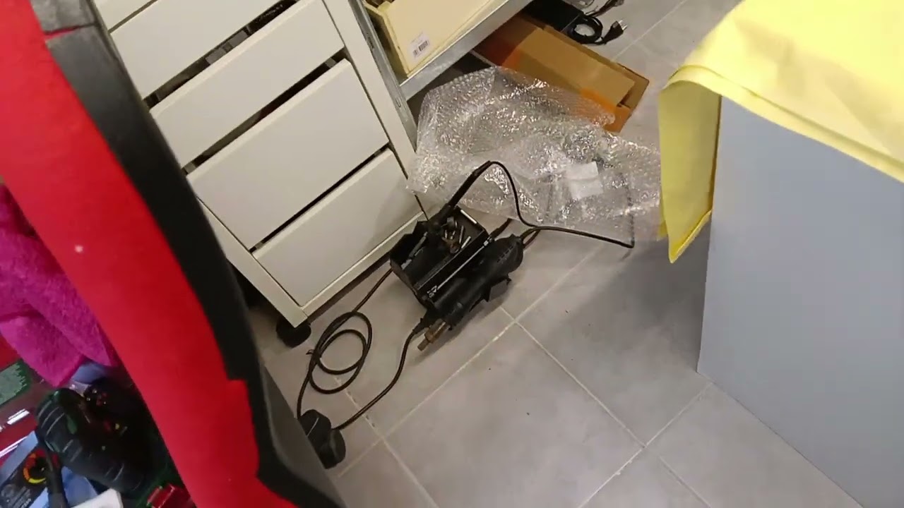 Sostituzione LED TV Hisense 58 pollici con pannello attaccato con il biodesivo Tenza parte