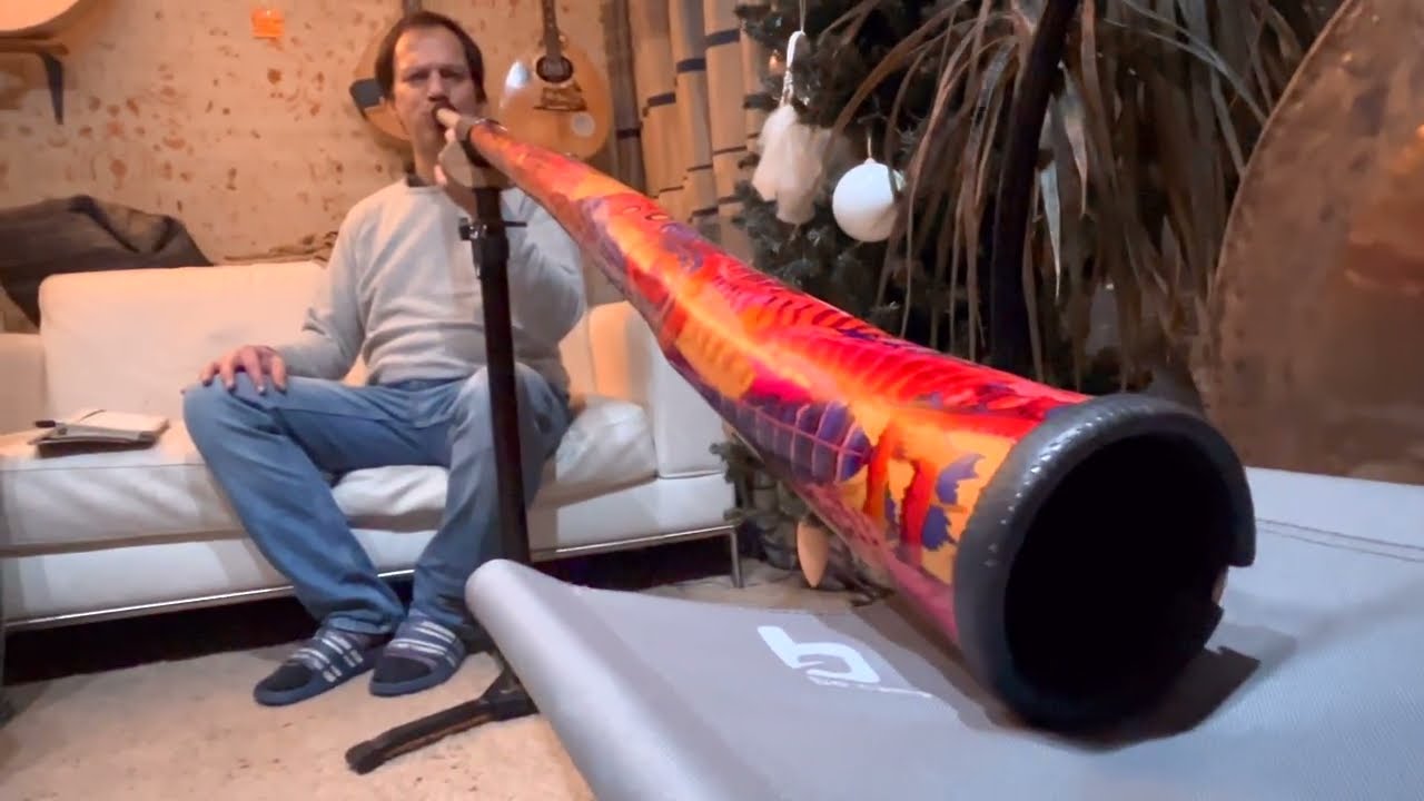 Playing the didgeridoo in E