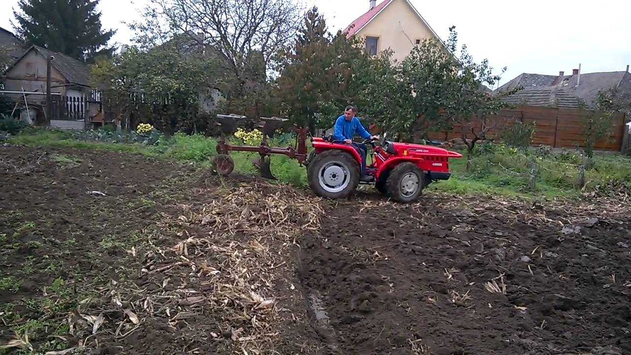 Kukoricaföld szántása Antonio Carraro Tigre 4300-zal