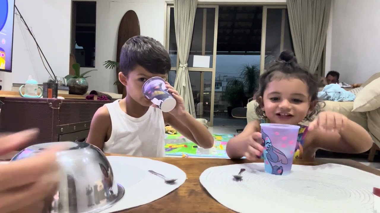 Descobrindo qual é a comida,  com a minha irmã!🤔