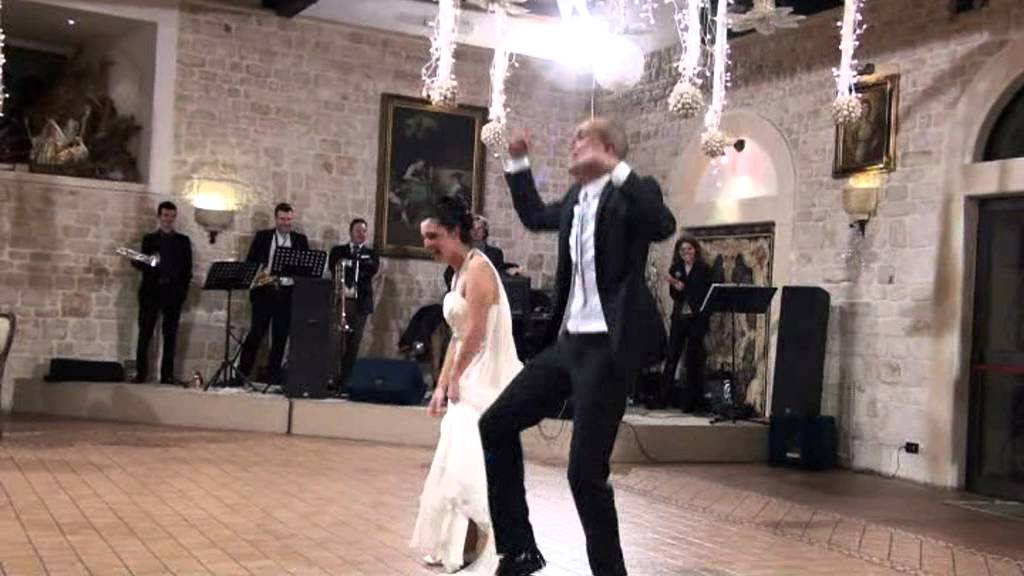 Anna e Antonio sposi - primo ballo divertente