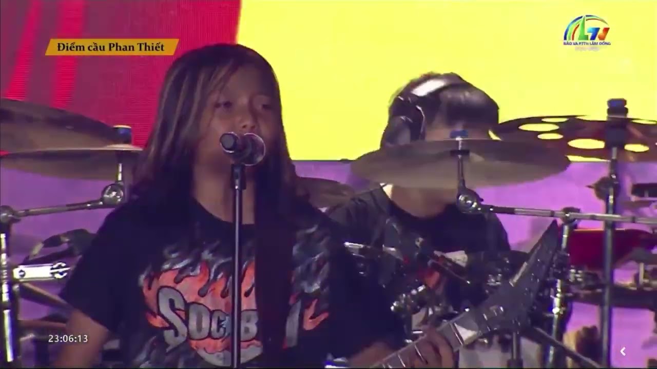 Ra Khơi (Bức Tường) Socbin band cover tại coundown 2026 Phan Thiết Lâm Đồng 