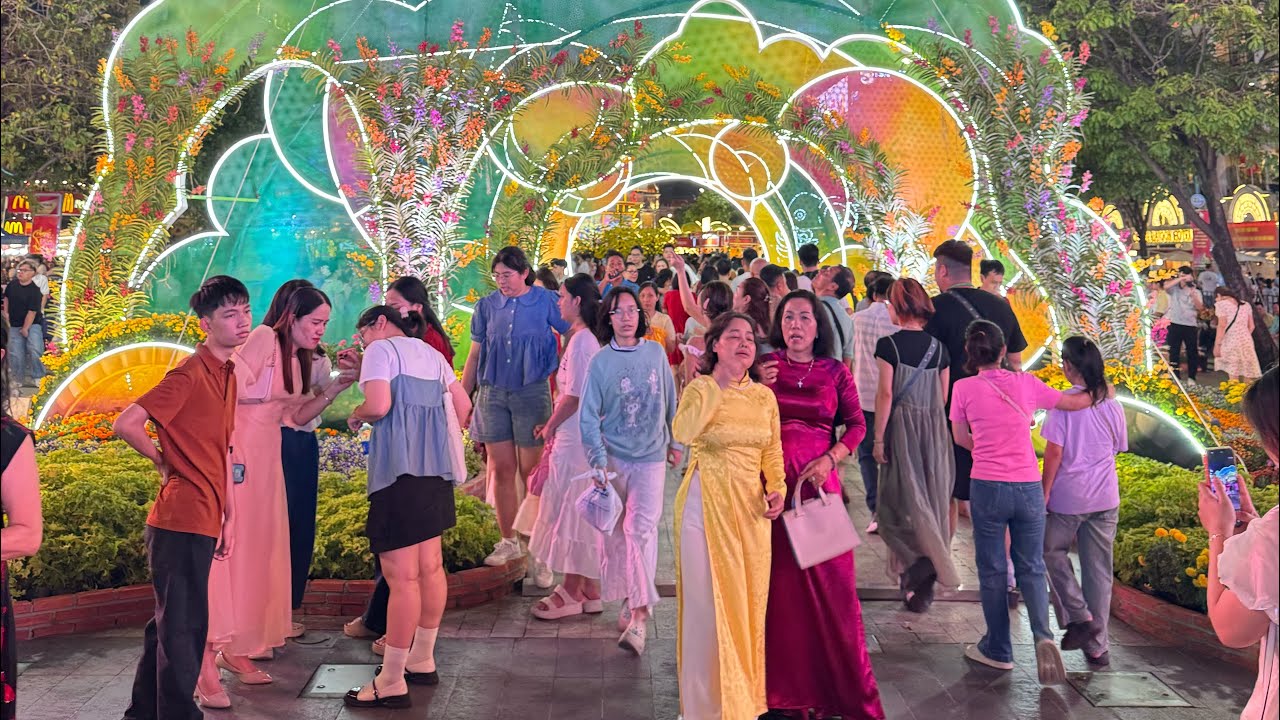 🌙 Tet Festival Preparation in Ho Chi Minh City 2026 | Vietnam Night View 🇻🇳-#video #tet2026#trending
