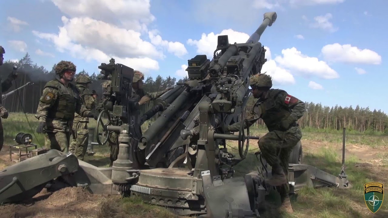 Battlegroup in Litouwen showt pantsers