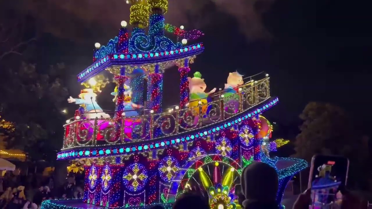 Its a small world #tokyodisneyland  🤍🤍