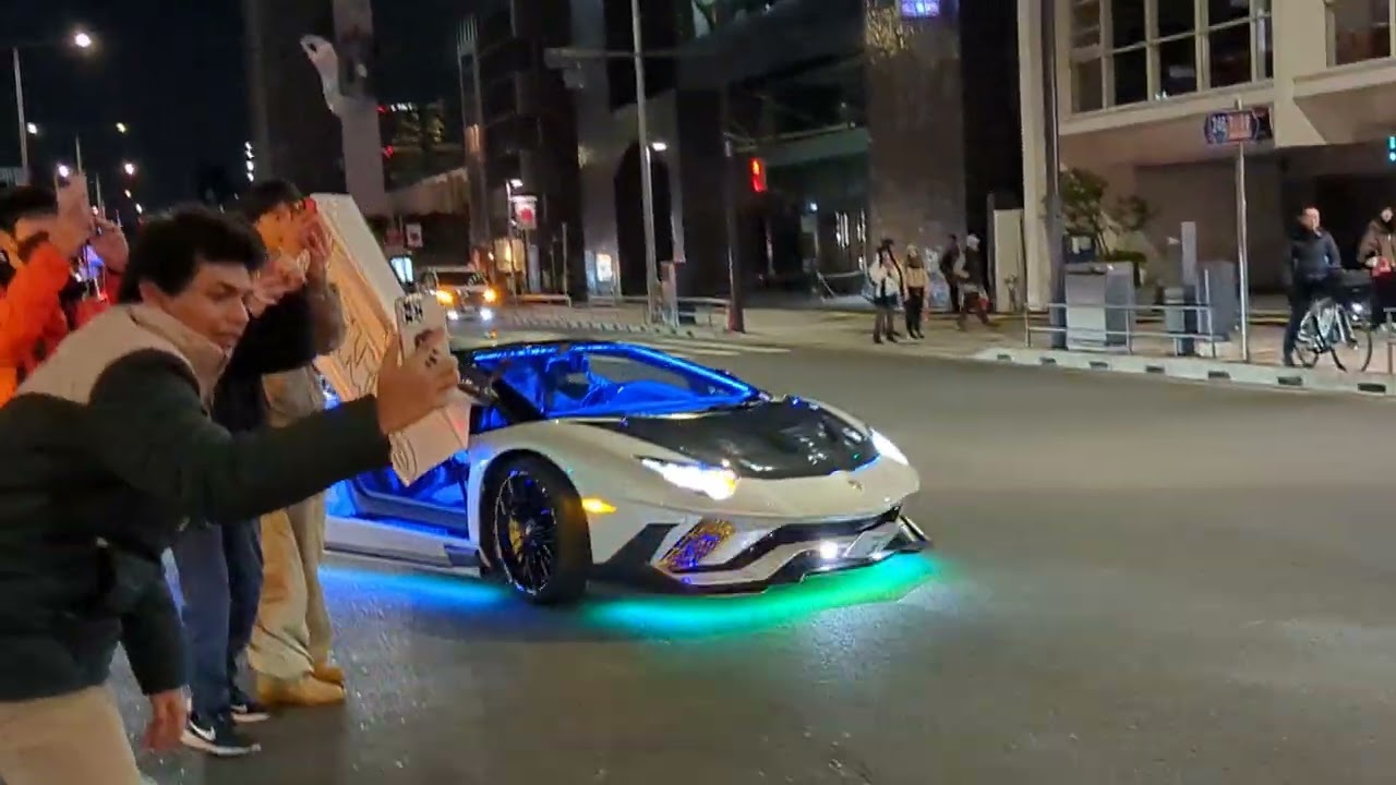 クリスマス暴れまくるランボルギーニ