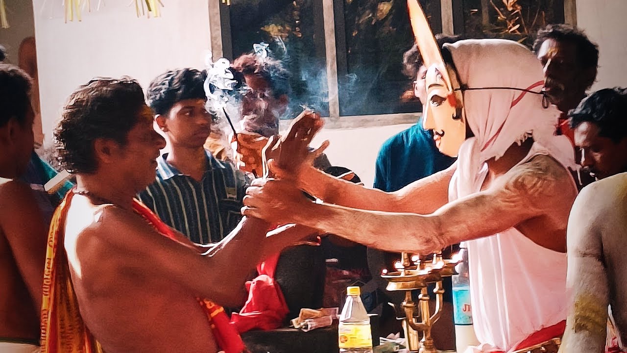 ഈ മുത്തപ്പൻ ആള് ഒരു സംഭവം ആണ്. തിപ്പിലി ശെരി ശങ്കരേട്ടന്റെ വീട്ടിലെ മലവാഴി ആട്ടം 🙏