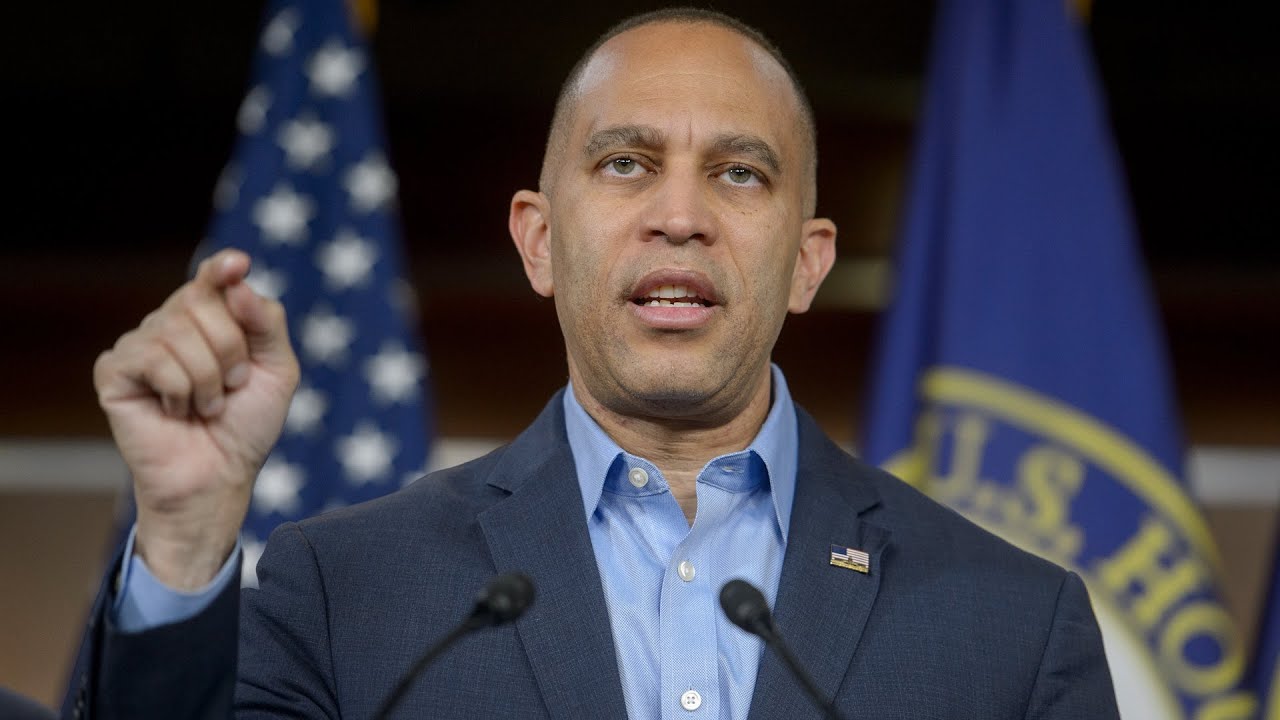 Happening Now: Hakeem Jeffries holds press briefing