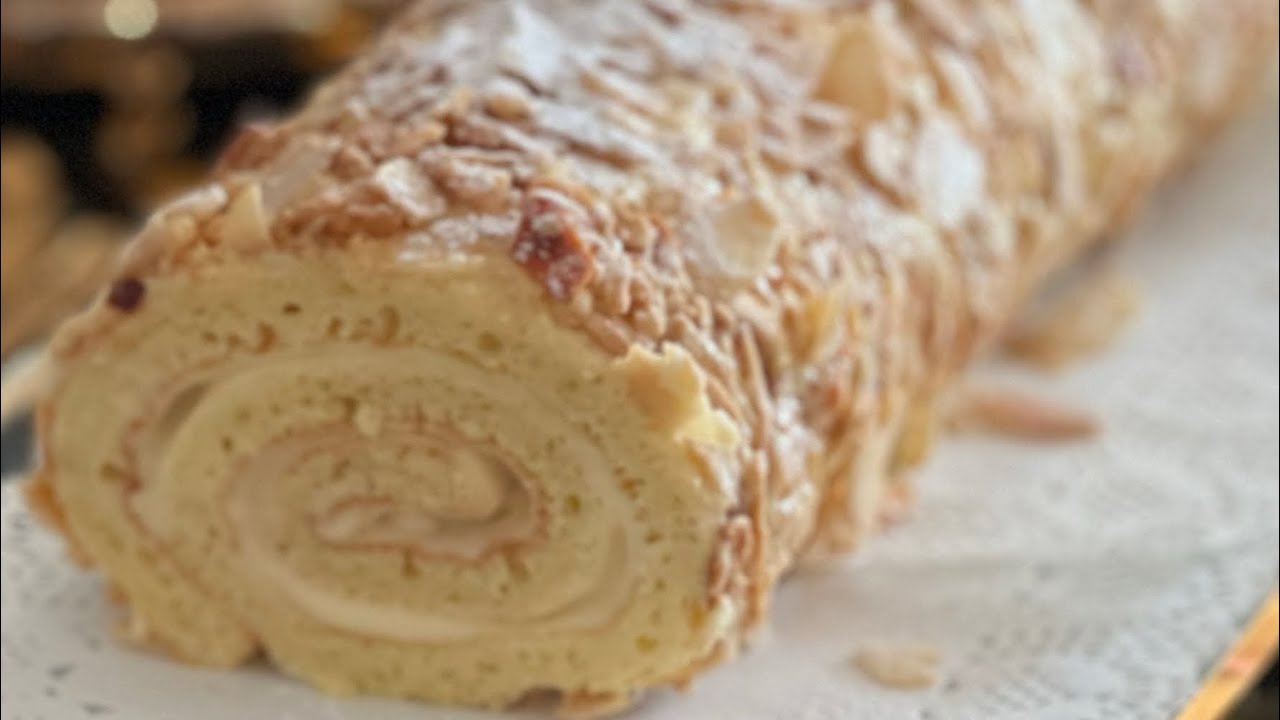 رولي بكريمة الليمون واللوز المكرملroulé a la crème au citron et amandes caramélisées