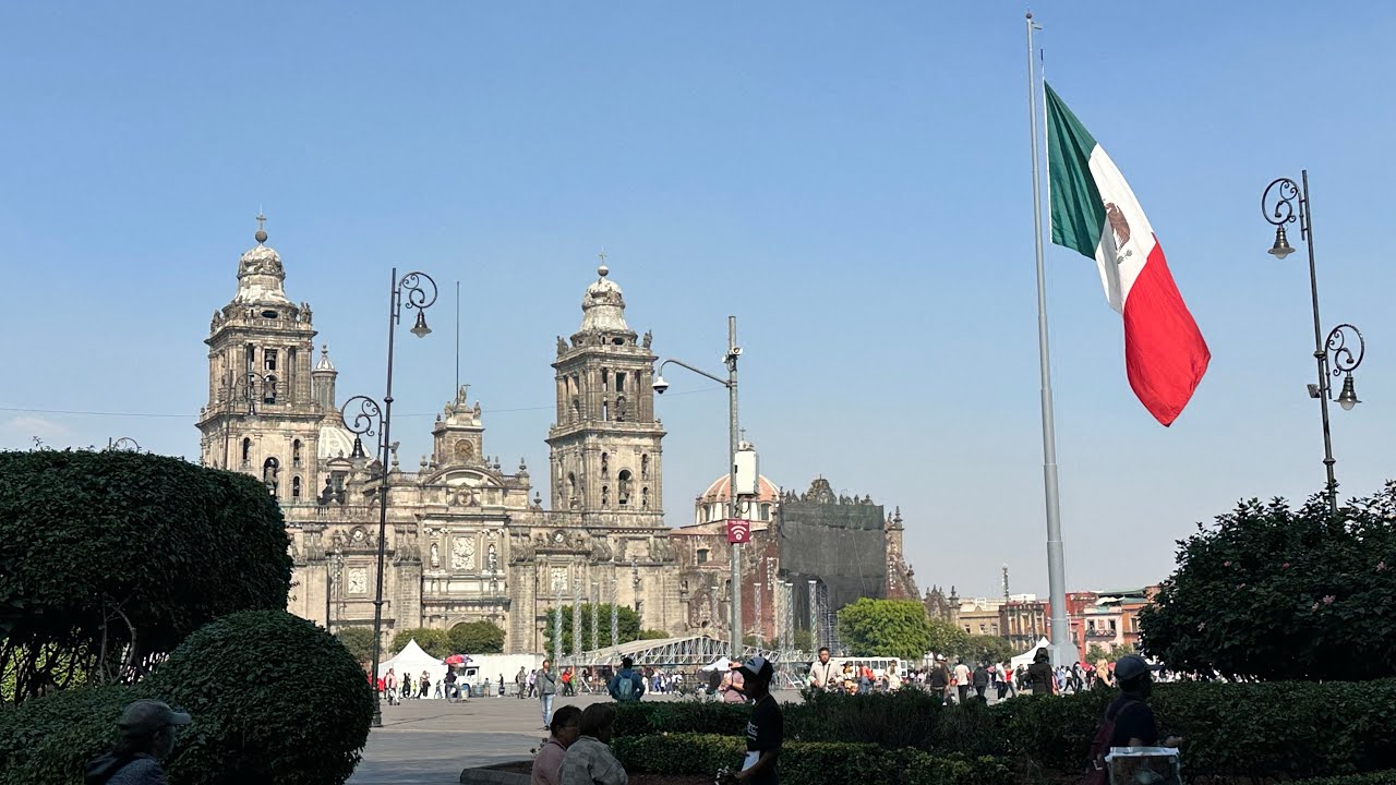 Z&oacute;calo Constitution Plaza Rich Christmas 2024