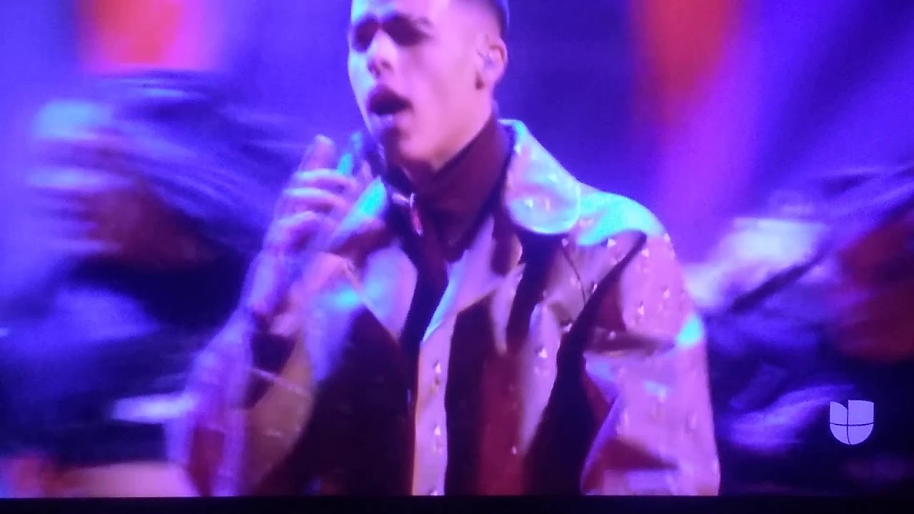 Lunay cantando en mira quien baila 2020